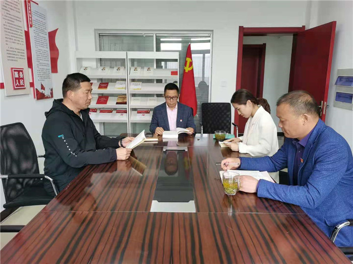 學(xué)習(xí)黨史_副本.jpg 學(xué)習(xí)黨史_副本.jpg